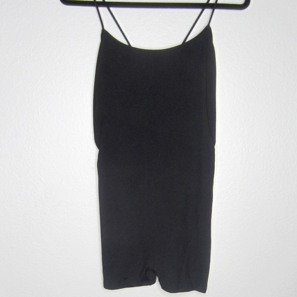 Black romper criss cross straps - Size large